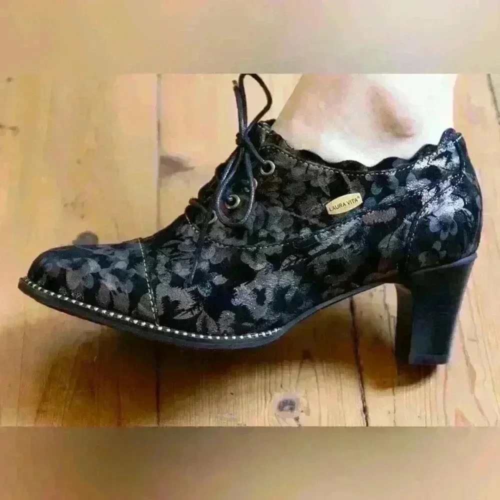Laura Vida lace up bootie heels with metallic pattern Derbies ELCODIEO 231; 40